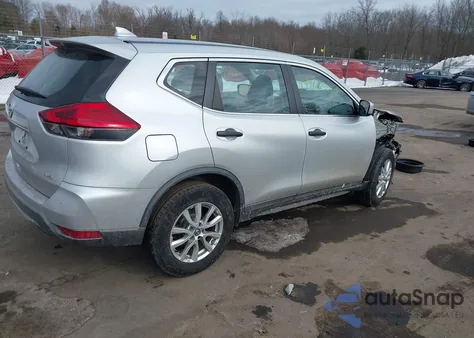 2017 Nissan Rogue S z USA, uszkodzony, nr VIN KNMAT2MVXHP574427
